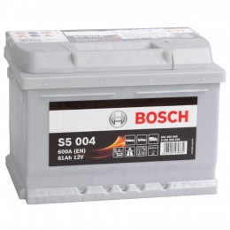 Автомобильный аккумулятор BOSCH S5 004 (61R) 600А обратная полярность 61 Ач (242x175x175) 0 092 S50 040 - фото 1