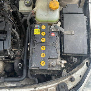 Замена аккумулятора на Opel Astra H 2004 - 2007 1.6 (105 л.с.) Замена аккумулятора на Opel Astra H 2004 - 2007 1.6 (105 л.с.)
