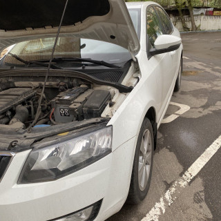Замена аккумулятора на Skoda Octavia III 2013 - 2017 2.0d (143 л.с.) Замена аккумулятора на Skoda Octavia III 2013 - 2017 2.0d (143 л.с.)