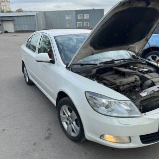Замена аккумулятора на Skoda Octavia I Рестайлинг 2000 - 2011 1.8 (150 л.с.) Замена аккумулятора на Skoda Octavia I Рестайлинг 2000 - 2011 1.8 (150 л.с.)