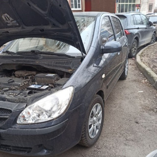Замена аккумулятора на Hyundai Getz I 2002 - 2005 1.4 97 л.c.  Замена аккумулятора на Hyundai Getz I 2002 - 2005 1.4 97 л.c.