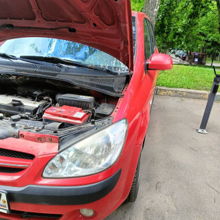 Замена аккумулятора на Hyundai Getz I 2002 - 2005 1.6 105 л.c.  Замена аккумулятора на Hyundai Getz I 2002 - 2005 1.6 105 л.c.