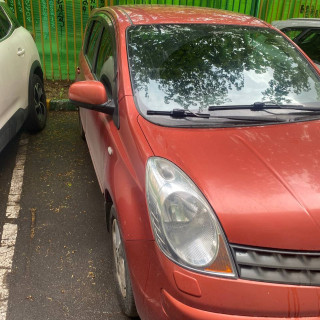 Замена аккумулятора на Nissan Note I Рестайлинг 2009 - 2014 1.4 (88 л.с.) Замена аккумулятора на Nissan Note I Рестайлинг 2009 - 2014 1.4 (88 л.с.)