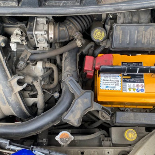 Замена аккумулятора на Nissan Note I Рестайлинг 2009 - 2014 1.6 (110 л.с.) Замена аккумулятора на Nissan Note I Рестайлинг 2009 - 2014 1.6 (110 л.с.)