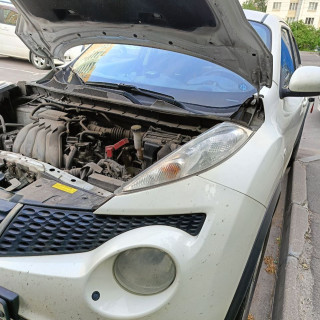 Замена аккумулятора на Nissan Juke I 2010 - 2014 1.6 (190 л.с.) Замена аккумулятора на Nissan Juke I 2010 - 2014 1.6 (190 л.с.)